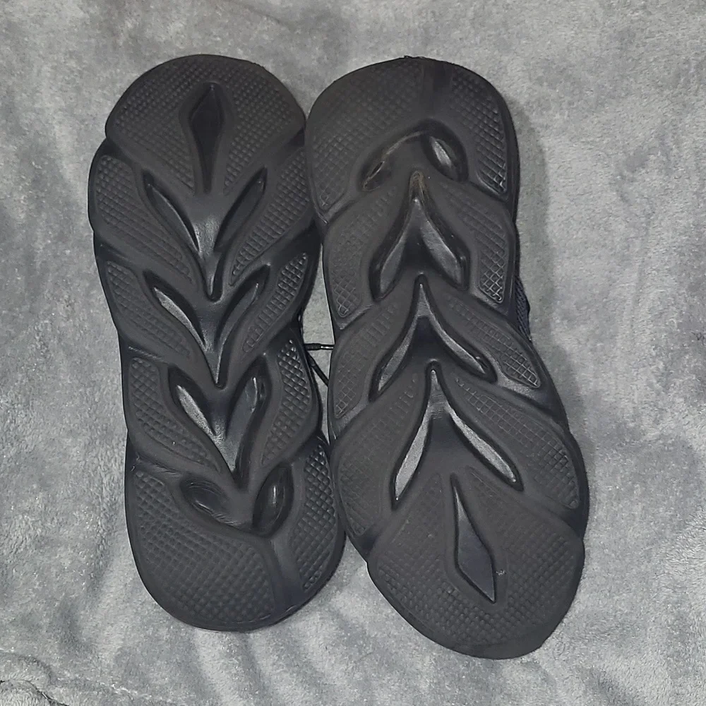 Shoes - Picture 4 of 6